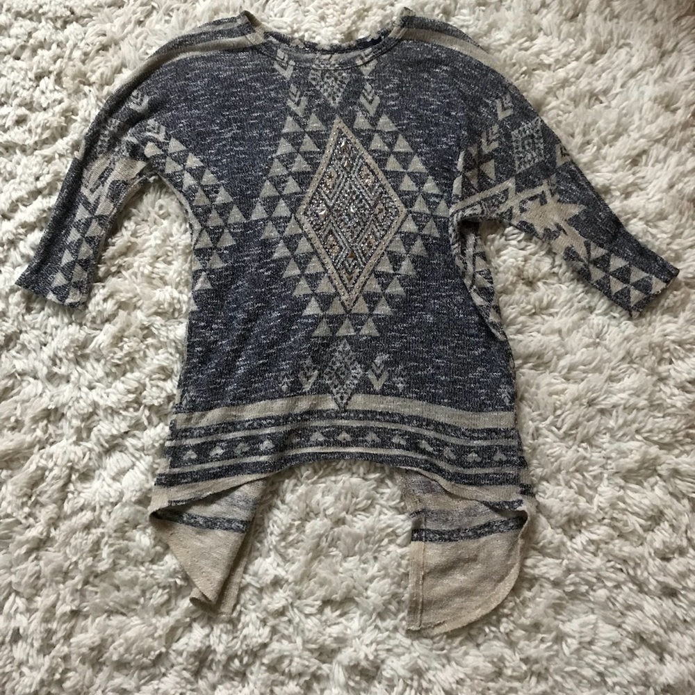 Thin geometric design sweater